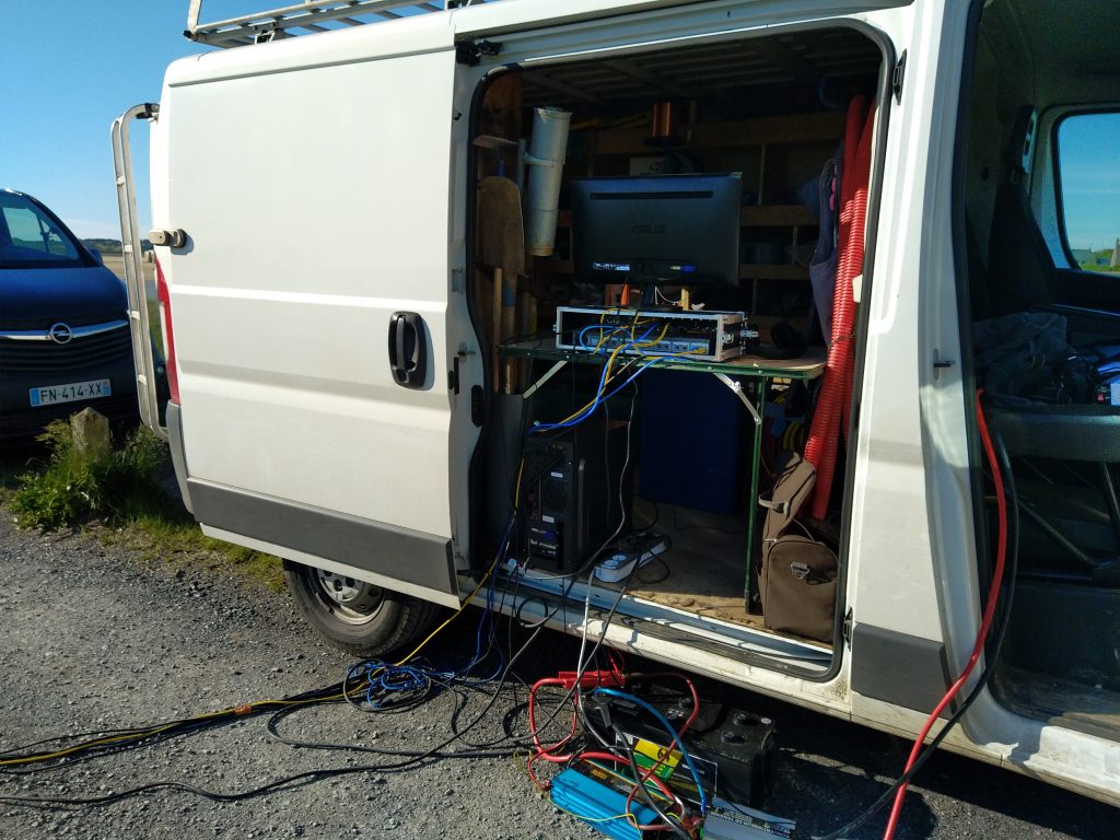 AQUAsoluces & LEON NEIMAD : la Caca mobile transformée en régie