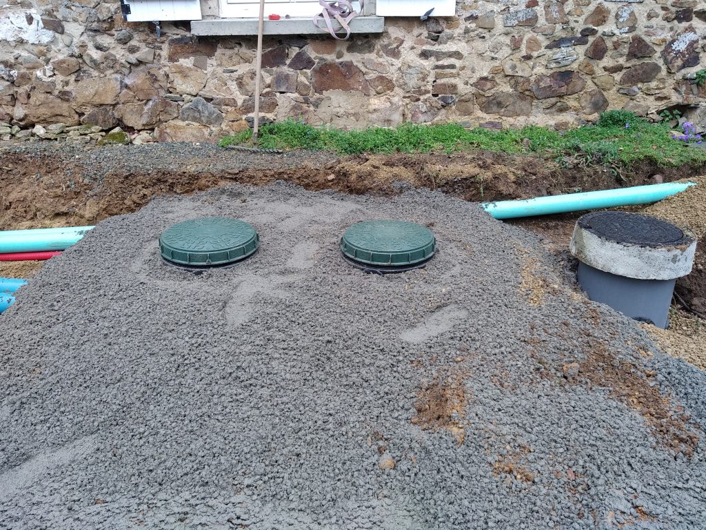 Fosse toutes eaux : remblaiement béton