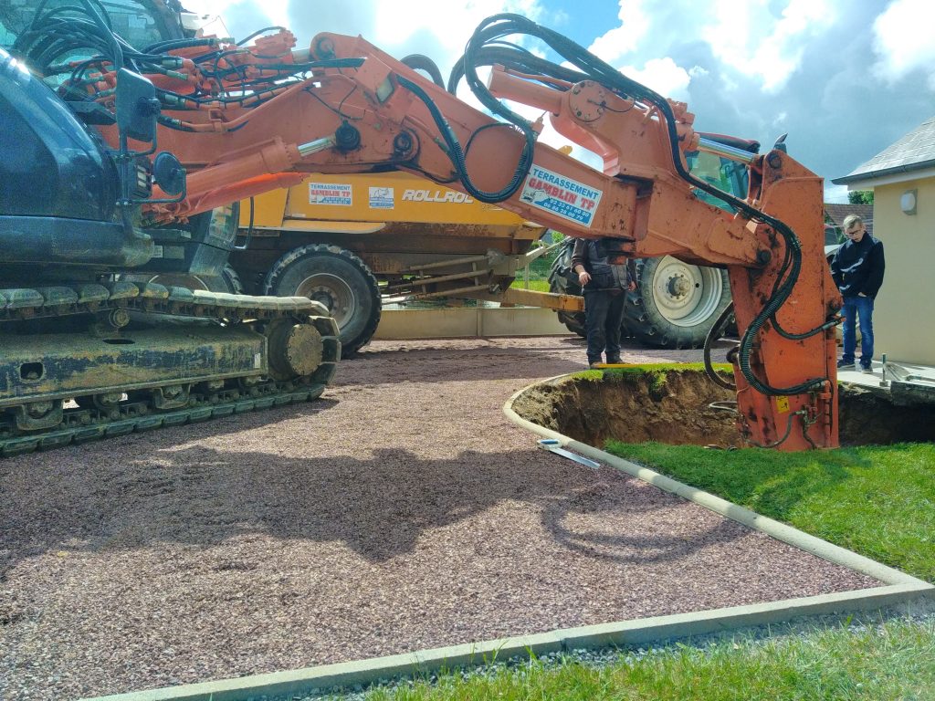 SARL AQUAsoluces et SARL GAMBLIN TP