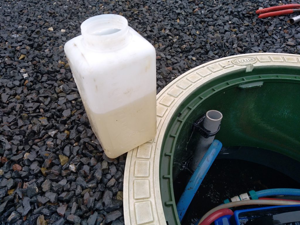 Prélèvement instantané en sortie d'une Micro-station d'épuration Graf Klaro Quick 6 EH