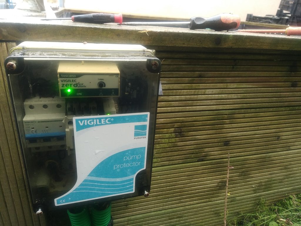 Automate de gestion du filtre compact hors sol Cocolit de Purotek