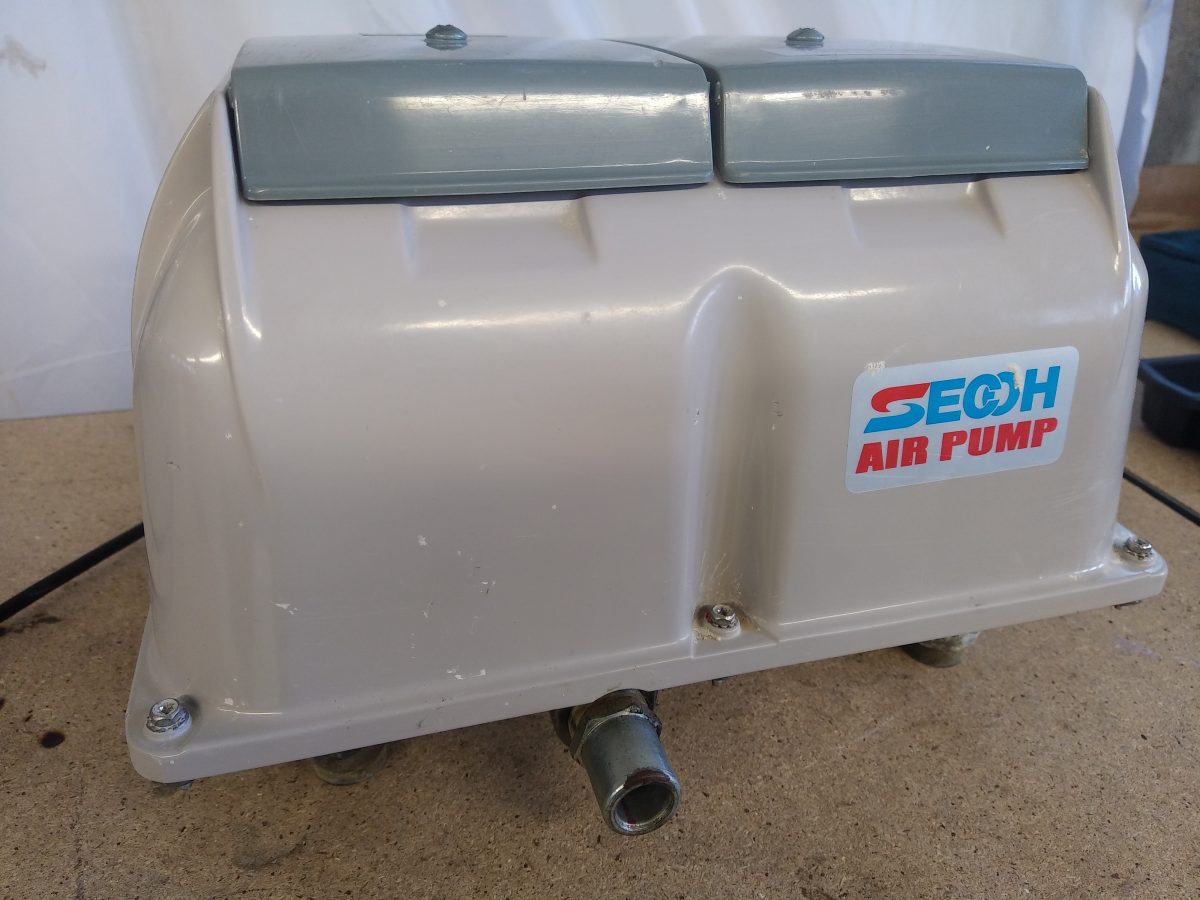 Compresseur à membranes de micro-station en panne