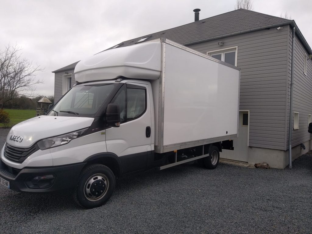 Caca-mobile : véhicule dédié à l'assistance aux chantiers ANC ainsi qu'à l'entretien et au dépannage des dispositifs d'Assainissement Non Collectif