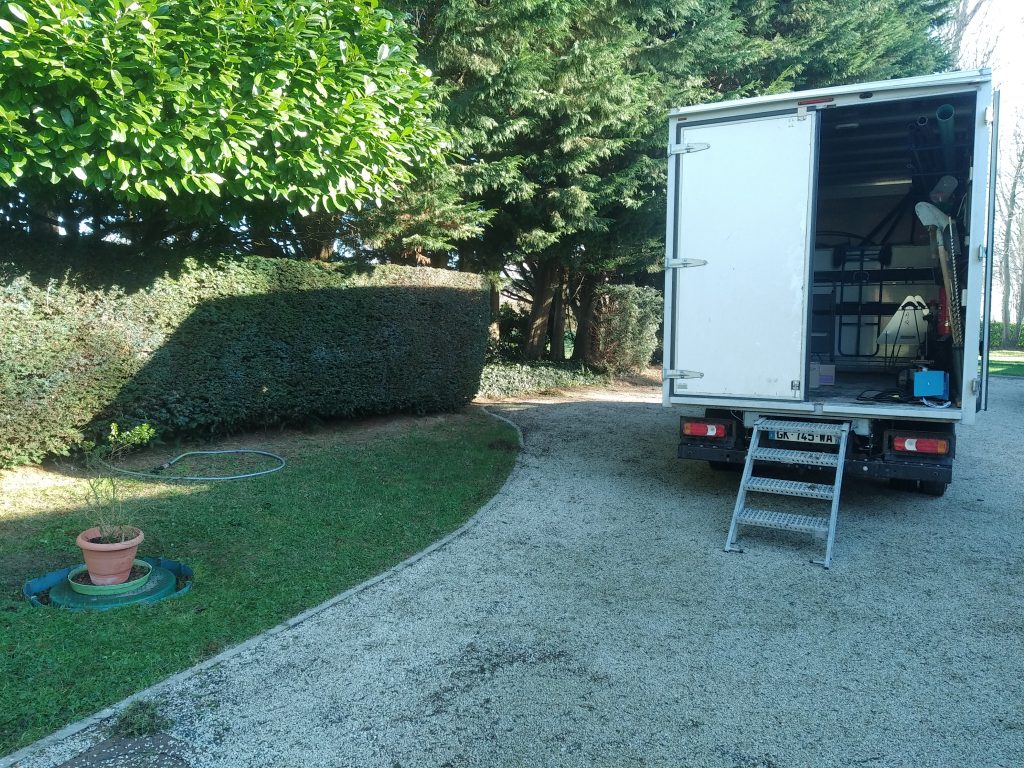 Le camion atelier AQUAsoluces : Dépannage & Entretien Assainissement