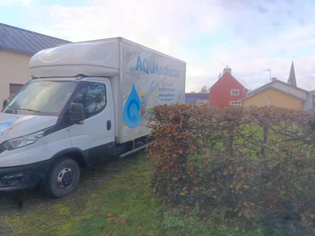 Camion atelier AQUAsoluces dédié à l'entretien et dépannage Assainissement