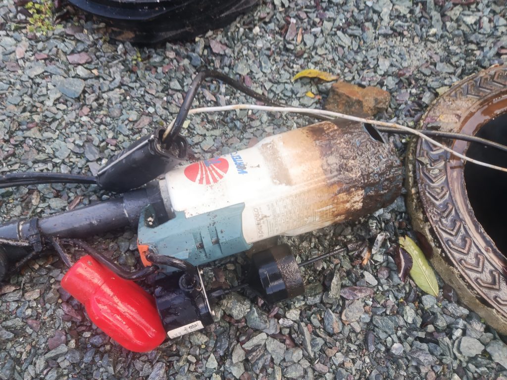 Dépot brun sur une pompe en sortie de traitement des eaux usées