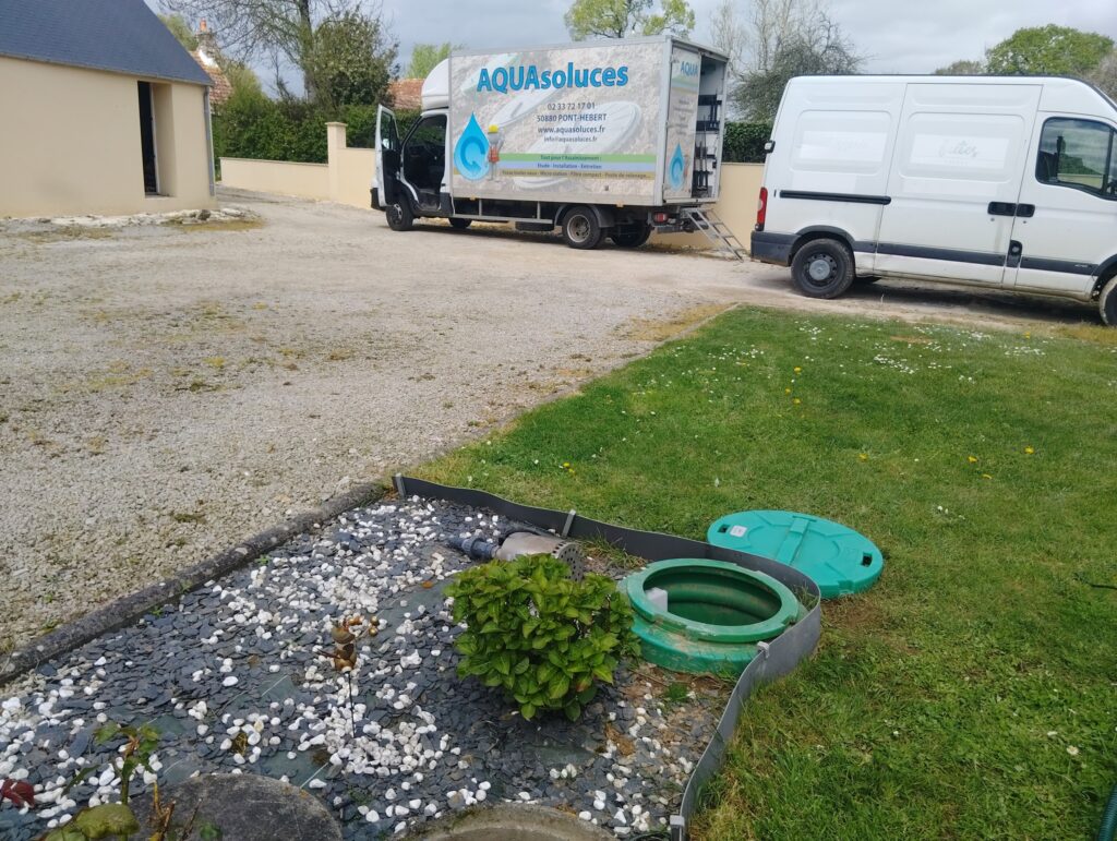 Le camion atelier AQUAsoluces est mobilisé pour ce dépannage de poste de relevage