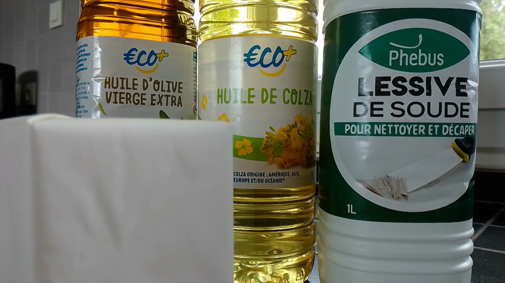 Huile d'olive, huile de colza, huile de coco et lessive de soude de chez E. Leclerc
