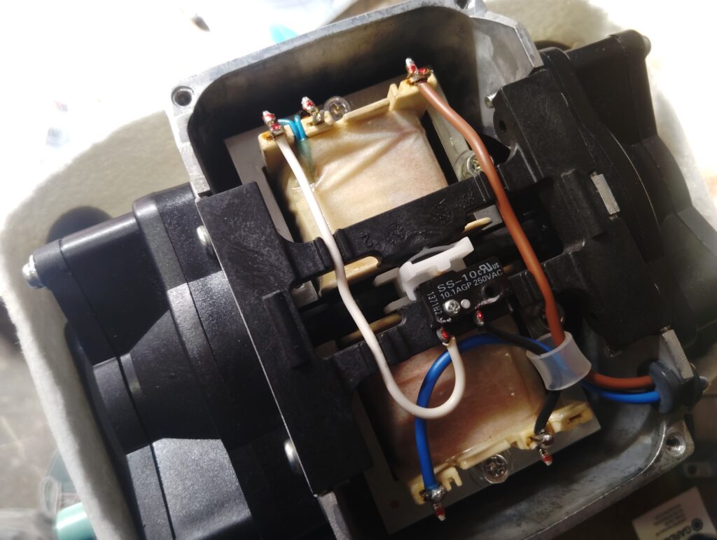 Micro-contacteur du Compresseur Hiblow HP-100 défaillant