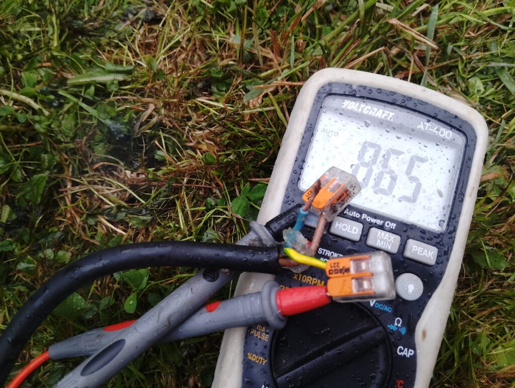 Défaut d'isolement : contact interne entre la phase et la terre