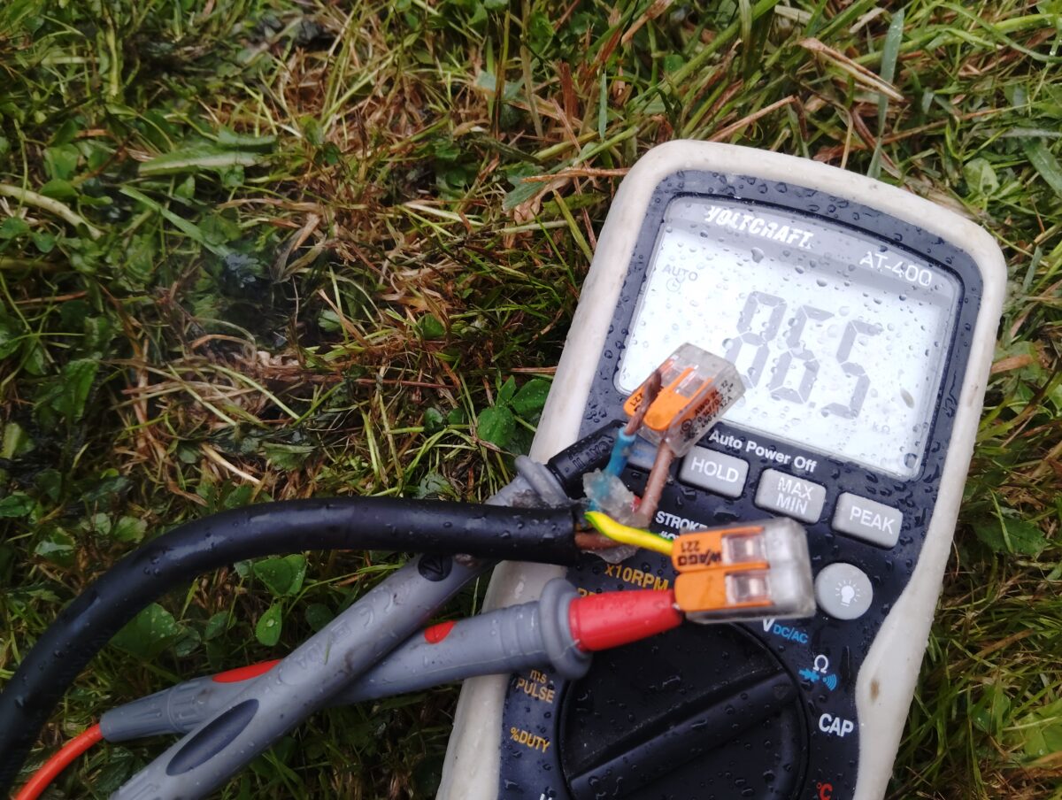 Défaut d'isolement : contact interne entre la phase et la terre
