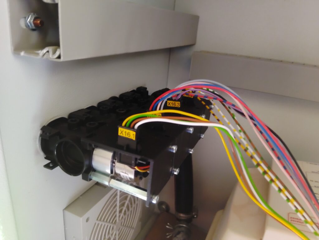 La nouvelle rampe de distribution d'air avec 4 moteurs pas à pas 12 V