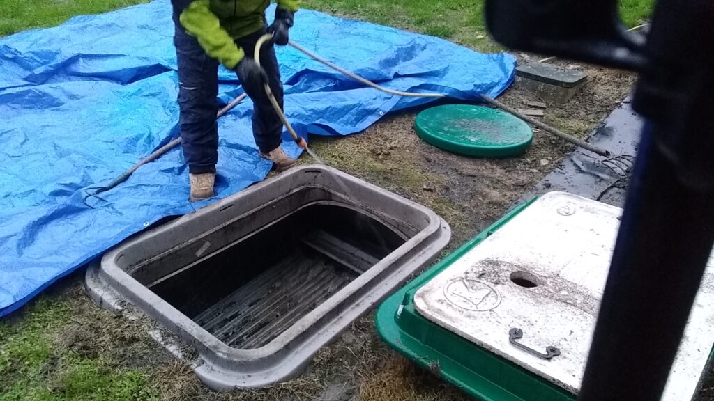 Lavage des plaques et de l'auget avant démontage